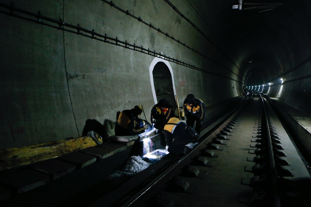 镇海铁路运营隧道病害现状